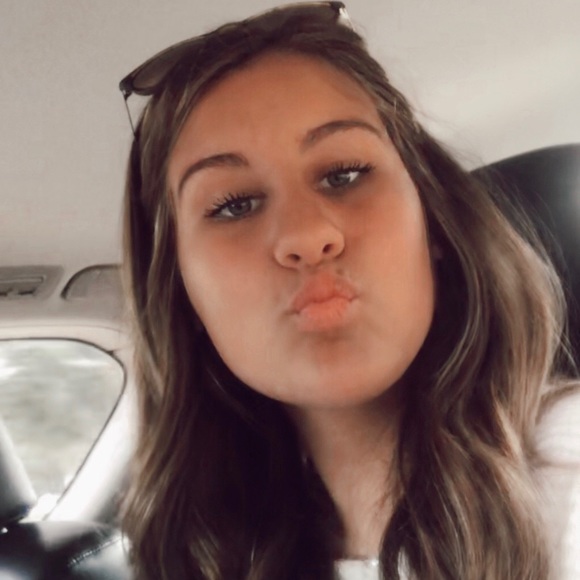 Meet your Posher, Carly - Picture 1 of 1